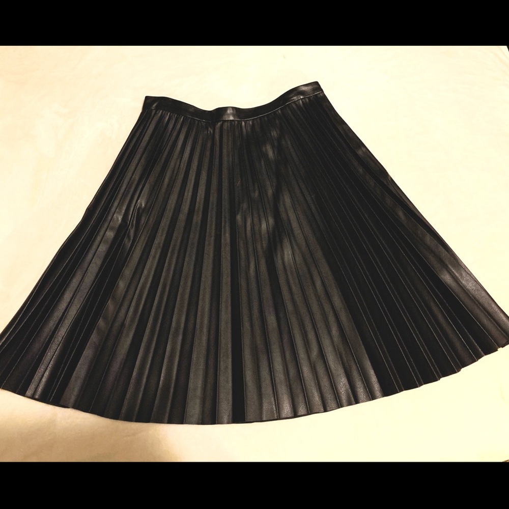 Calvin Klein Pleated Leather Skirt Size 4